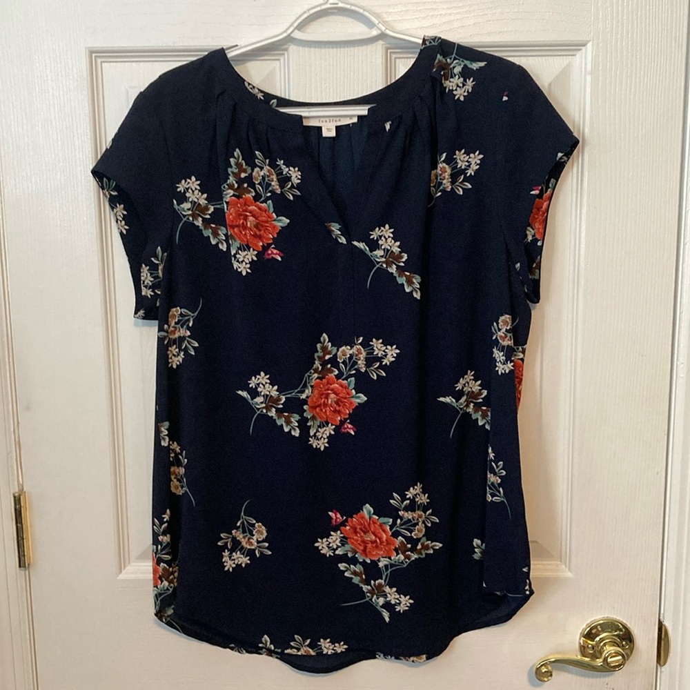 Fun 2 Fun top from StitchFix. Navy. Fits great. Size XL.